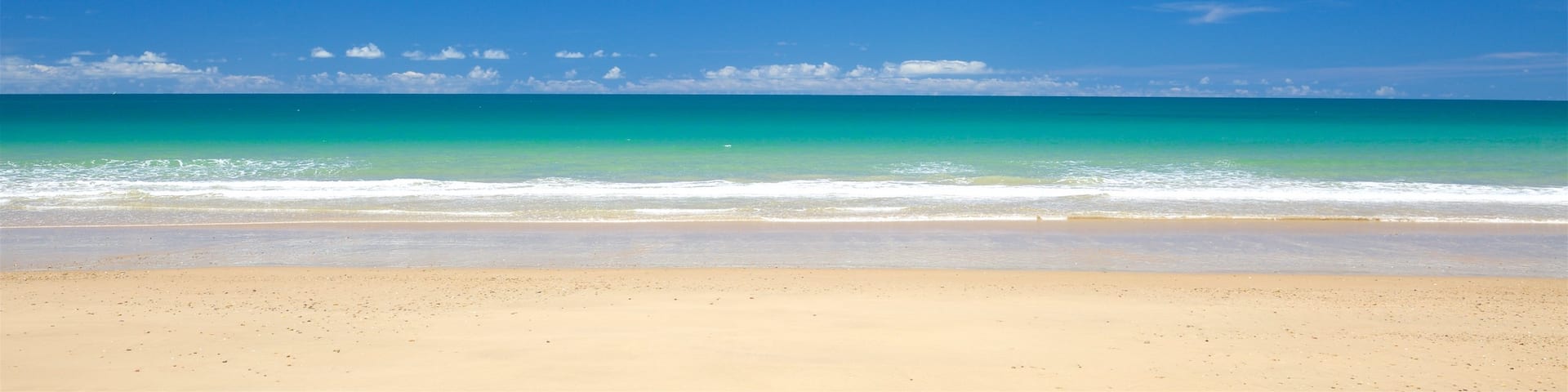 Bargara mit einem Sandstrand und allgemeine KĂŒstenansicht