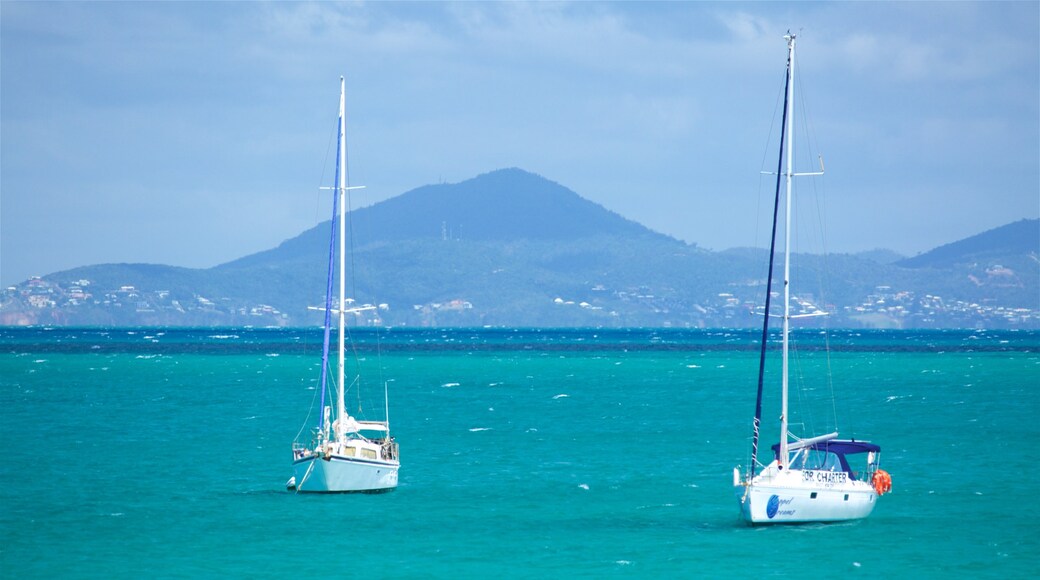 Great Keppel Beach mit einem allgemeine Küstenansicht und Marina