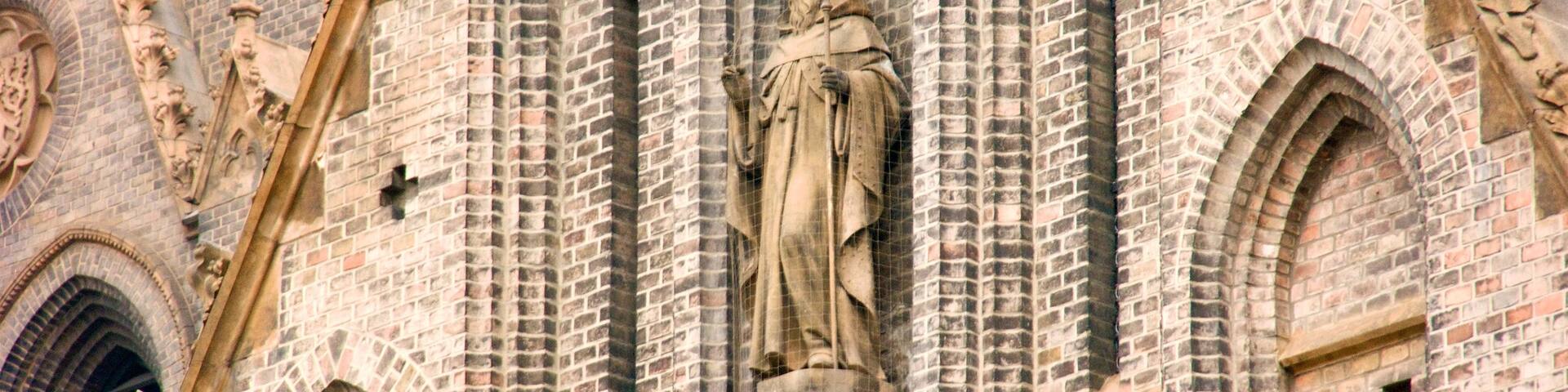 Náměstí Míru qui includes éléments religieux et patrimoine historique