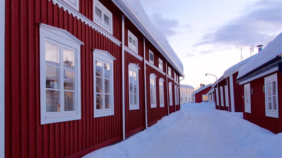 Iglesia de Gammelstad mostrando nieve