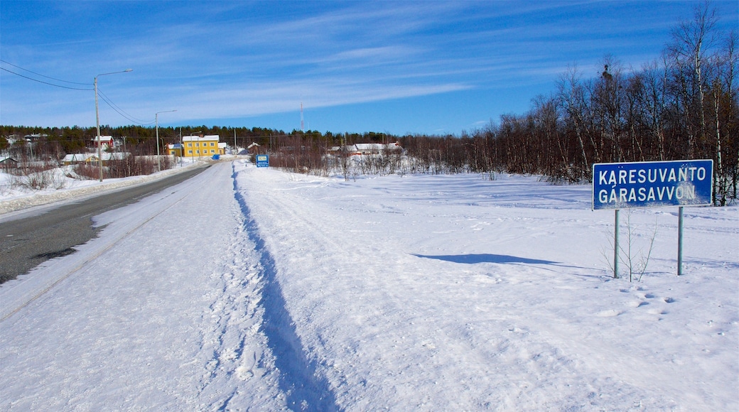 Kaaresuvanto bevat sneeuw, vredige uitzichten en bewegwijzering