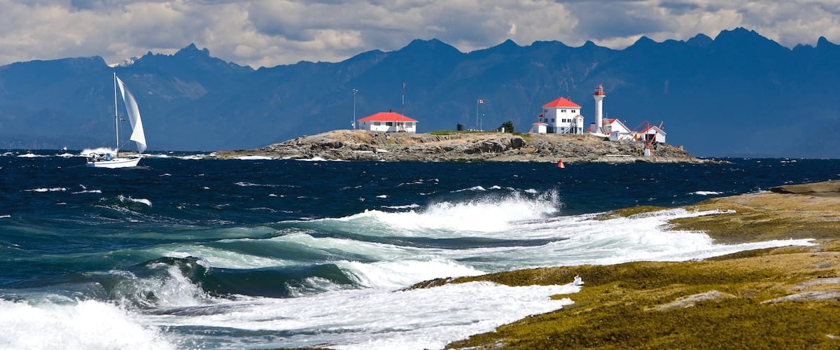 Gabriola Island inclusief zeilen, algemene kustgezichten en golven