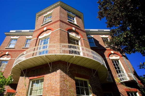 Nathaniel Russell House montrant maison et patrimoine historique