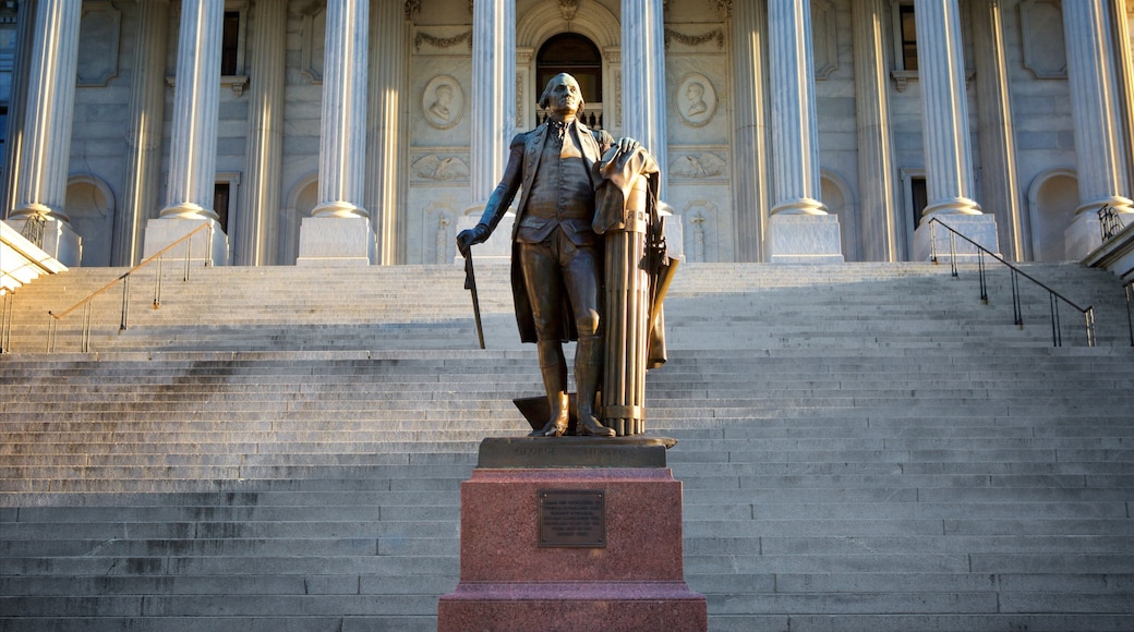 South Carolina State House johon kuuluu vanha arkkitehtuuri, patsas tai veistos ja hallintorakennus