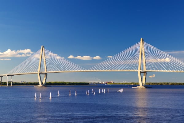 Arthur Ravenel Jr. Bridge das einen Brücke und Fluss oder Bach