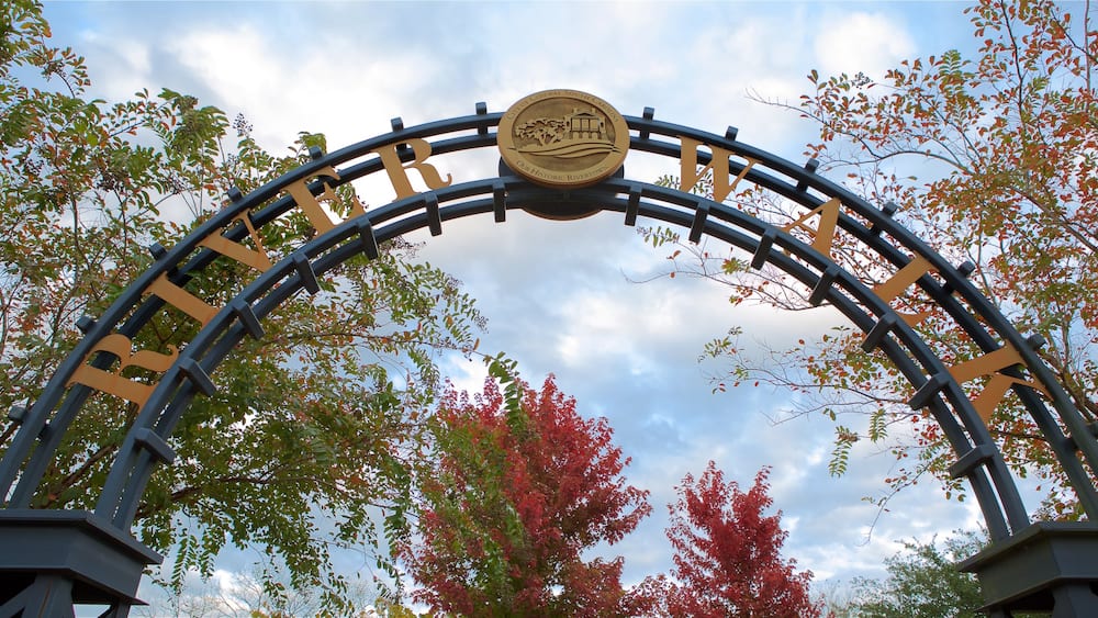 Conway Riverwalk qui includes signalisation