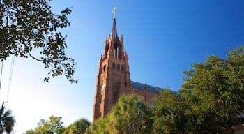 Charleston qui includes église ou cathédrale et patrimoine architectural