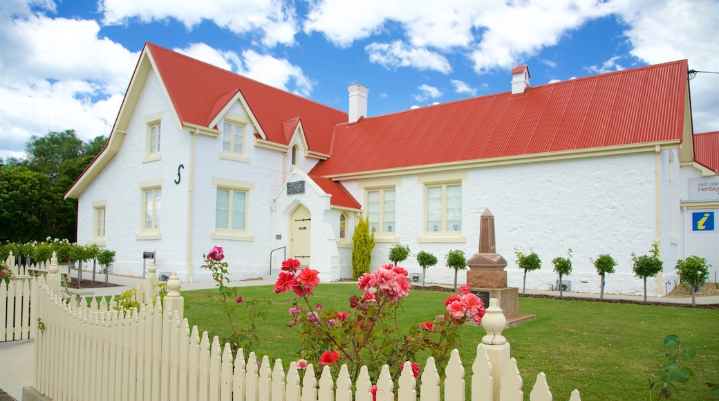 Swansea showing a monument, heritage elements and a garden