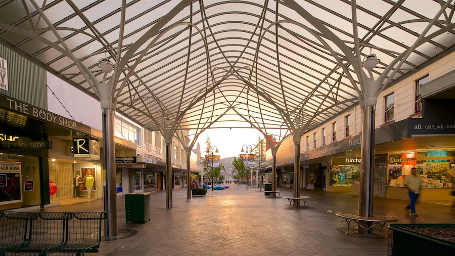 Brisbane Street Mall mettant en vedette shopping et coucher de soleil