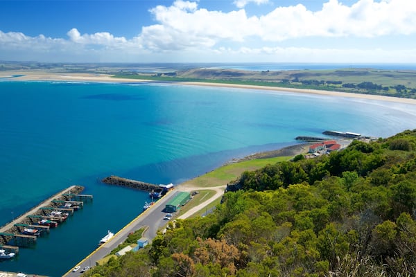Stanley welches beinhaltet ruhige Szenerie, Landschaften und Bucht oder Hafen