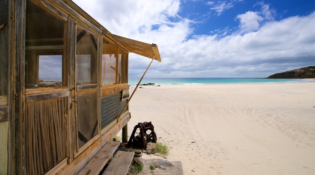 Snelling Beach mettant en vedette plage de sable et vues littorales