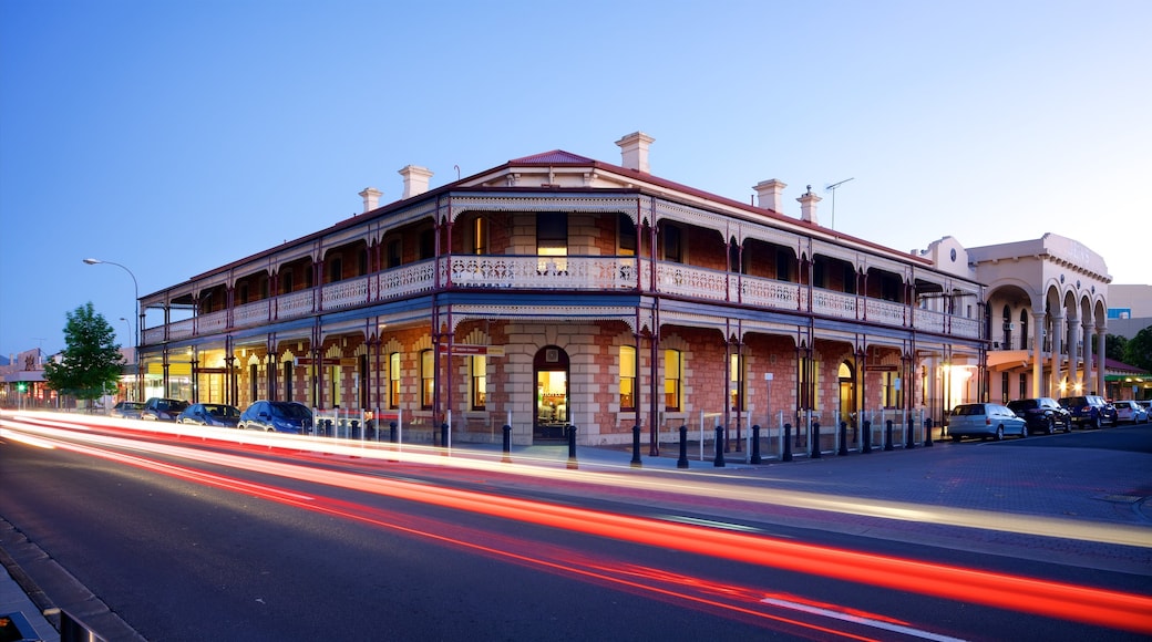 Mount Gambier showing heritage elements and a sunset