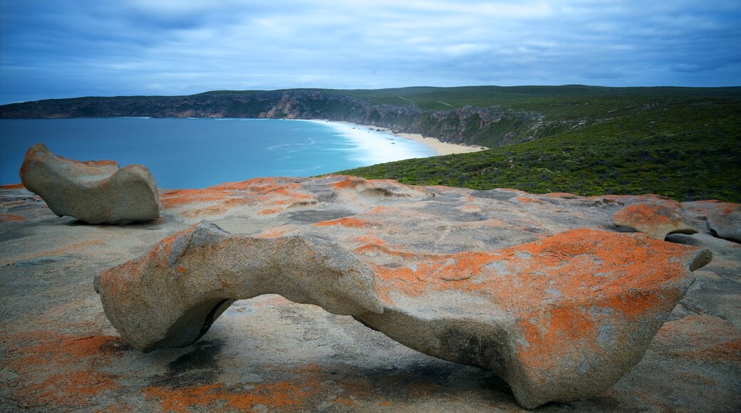 Flinders Chase Nationalpark som viser barsk kystlinje, en sandstrand og udsigt over landskaber