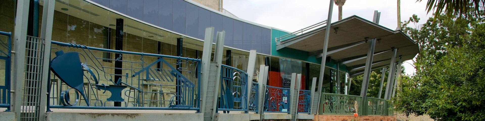 Cave Gardens which includes a park and flowers