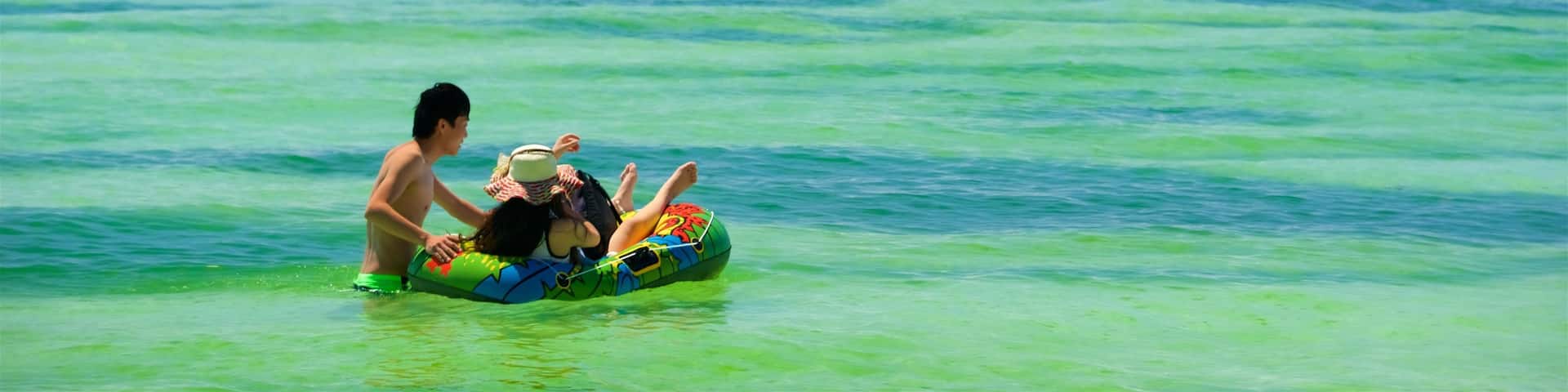 Aklan das einen tropische Szenerien, allgemeine Küstenansicht und Schwimmen