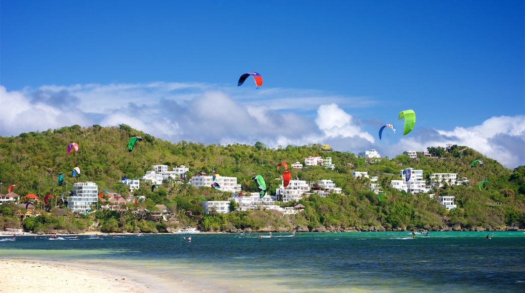 Aklan che include kitesurf, località costiera e paesaggio tropicale