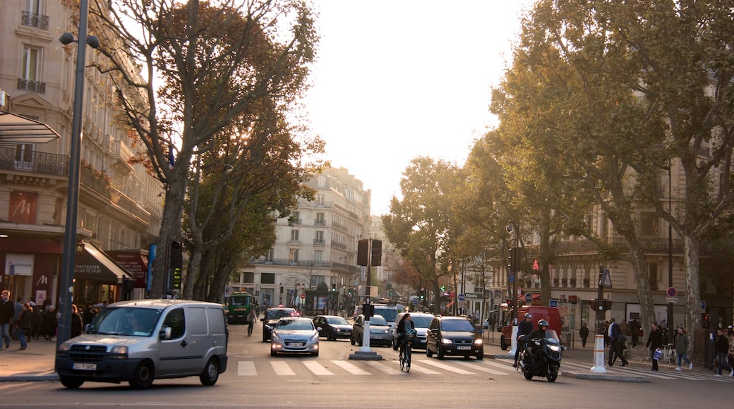 Place de la République bevat een stad en straten