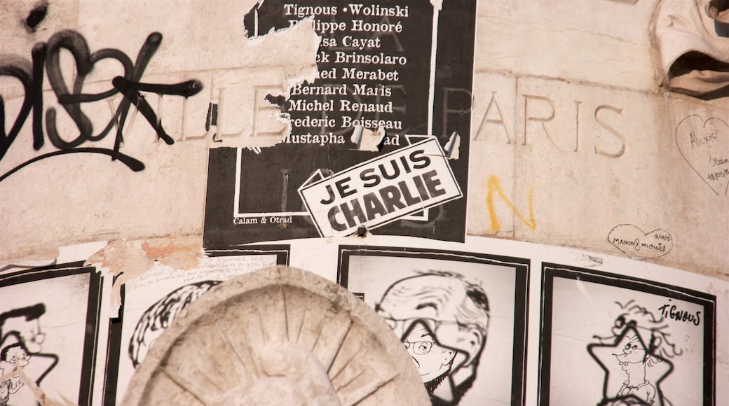 Place de la Republique featuring outdoor art