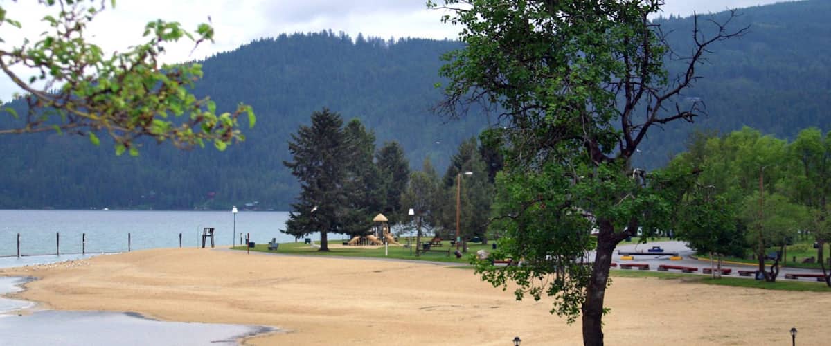 Sandpoint แสดง ชายหาด