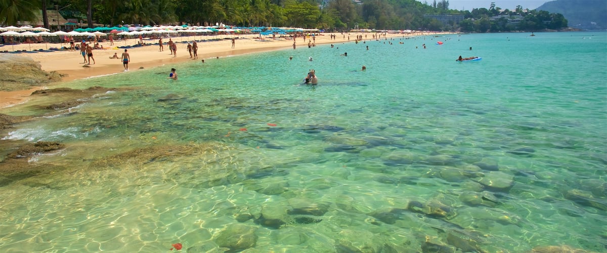 Playa Surin ofreciendo natación, una playa y costa rocosa