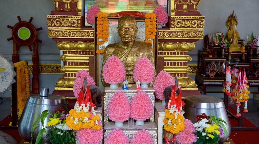 Wat Khunaram mit einem Innenansichten und Tempel oder Andachtsstätte