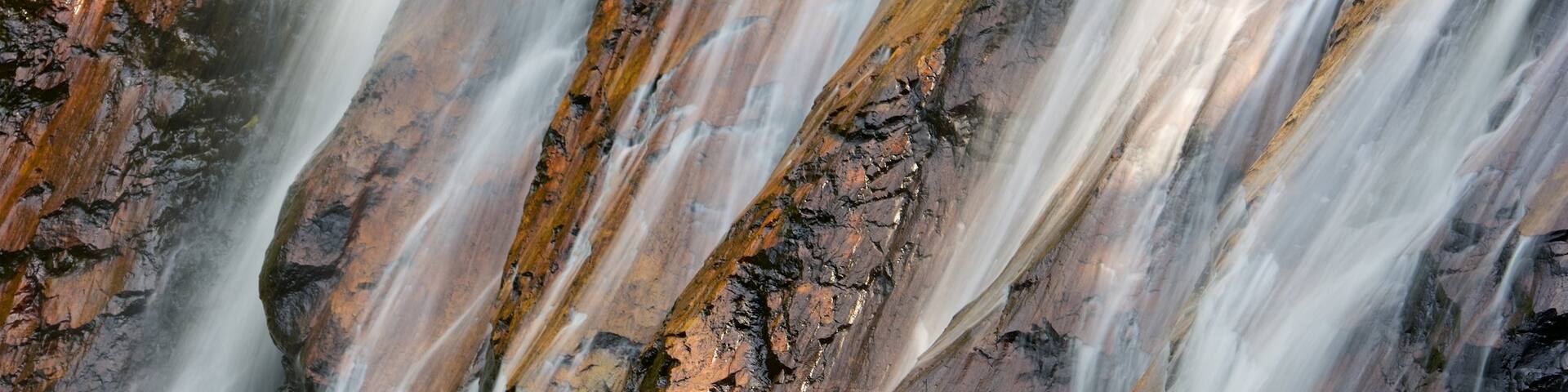 Namuang Waterfall showing a cascade