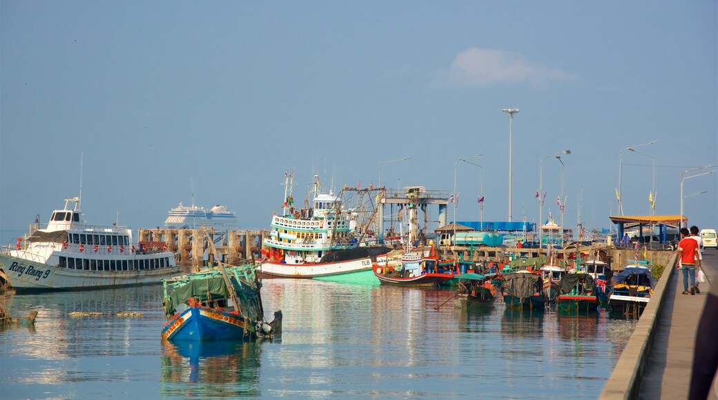 Nathon Pier which includes a bay or harbour and boating