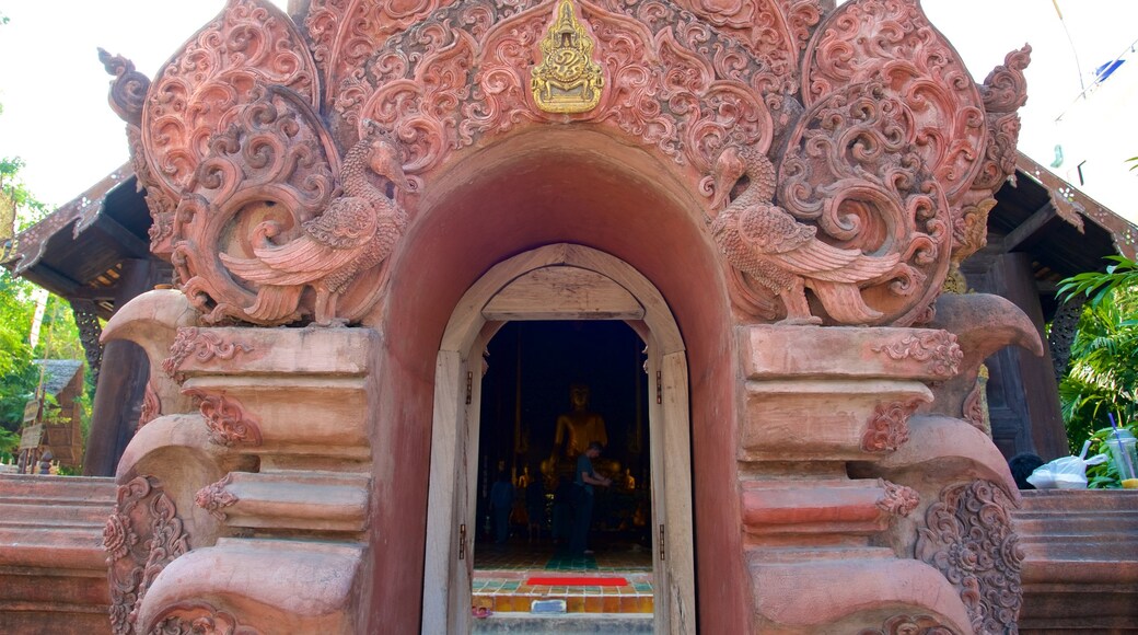 Wat Chedi Luang which includes a temple or place of worship