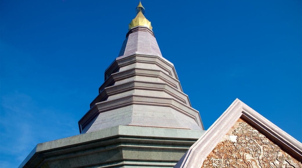 Doi Inthanon National Park showing a temple or place of worship