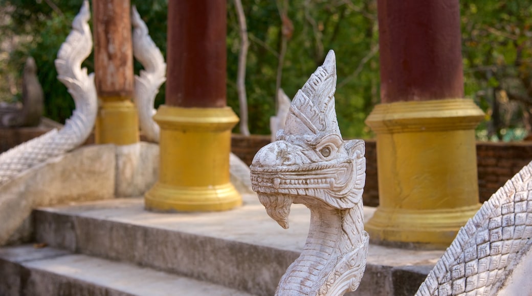 Wat Umong mostrando um templo ou local de adoração