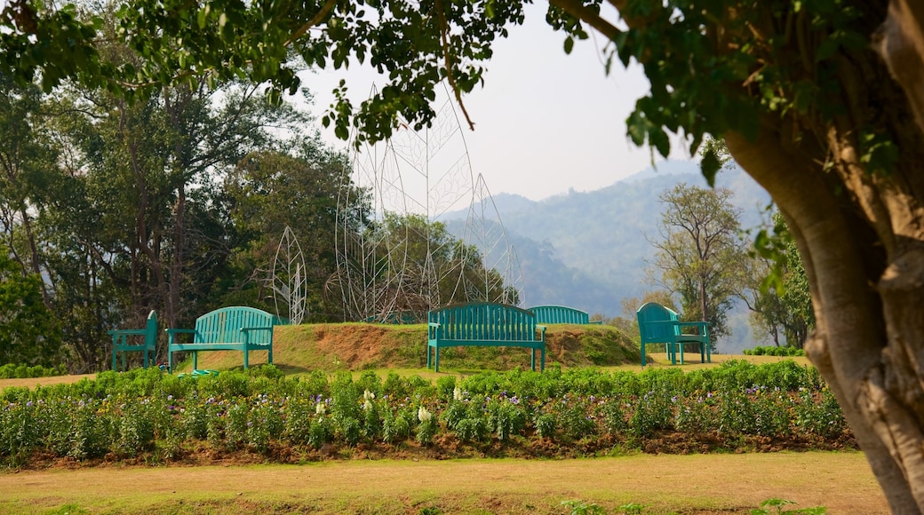 Jardín Botánico Reina Sirikit ofreciendo un jardín