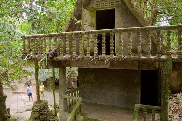 Secret Buddha Garden welches beinhaltet Ruine und Park