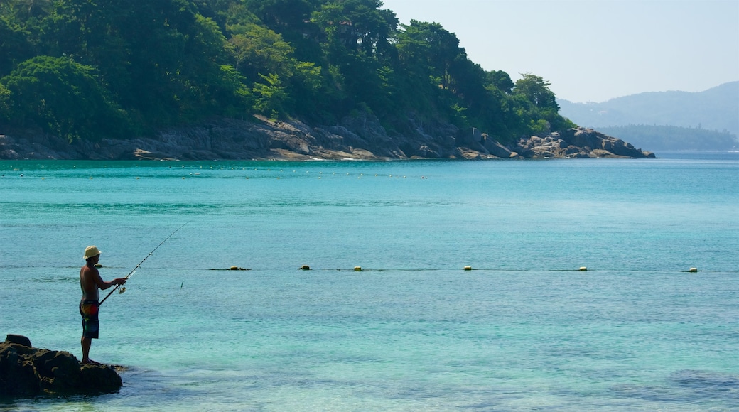 布吉 设有 多岩石的海岸線, 釣魚 和 海灣或海港