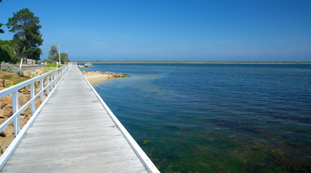 Metung featuring a bay or harbor