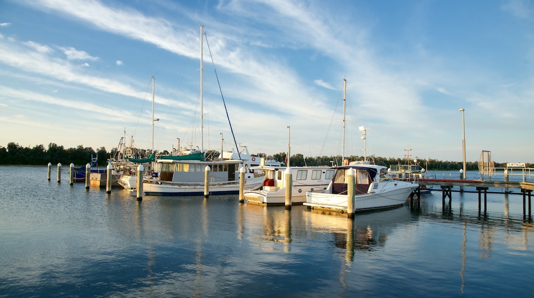 Lakes Entrance das einen Marina und Bucht oder Hafen