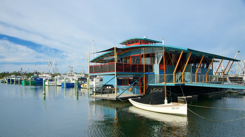 Lakes Entrance which includes cafe scenes, a marina and a bay or harbor