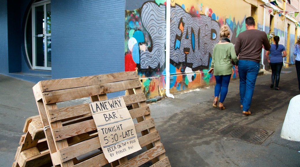 Warrnambool montrant scĂšnes de rue, art en plein air et signalisation