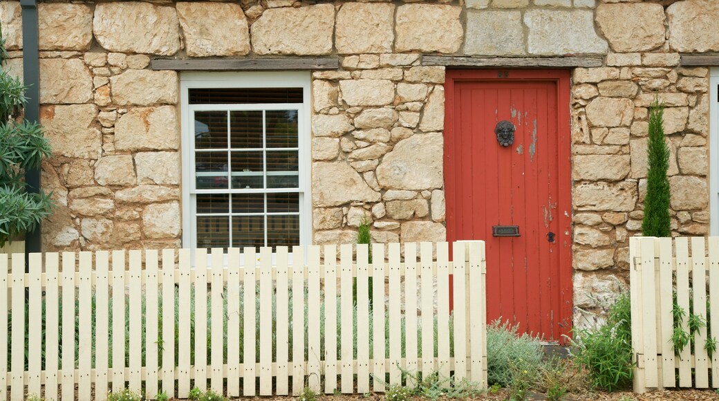 Port Fairy showing a house