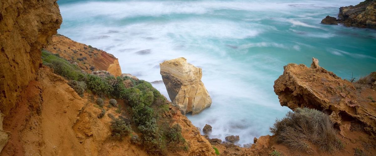 Warrnambool which includes rugged coastline