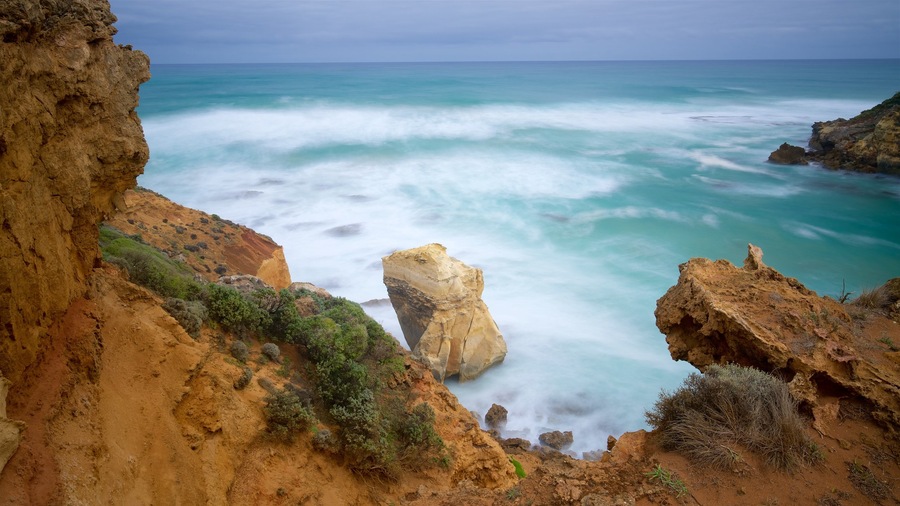 Warrnambool which includes rocky coastline