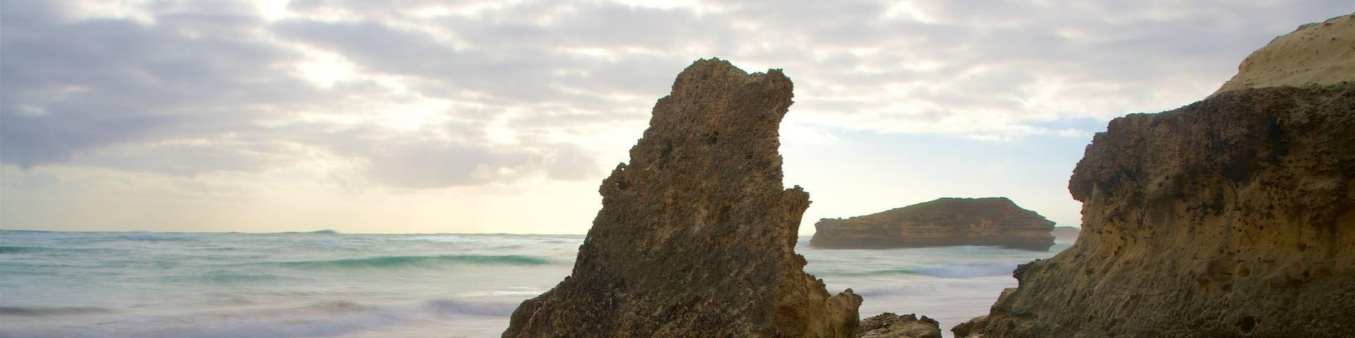 Peterborough showing rocky coastline