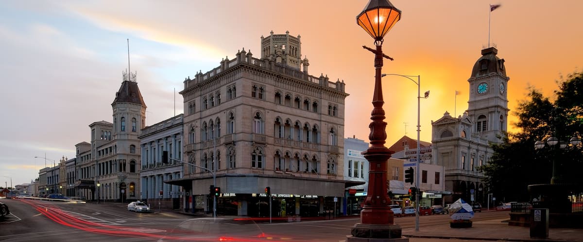 Ballarat showing a sunset and street scenes