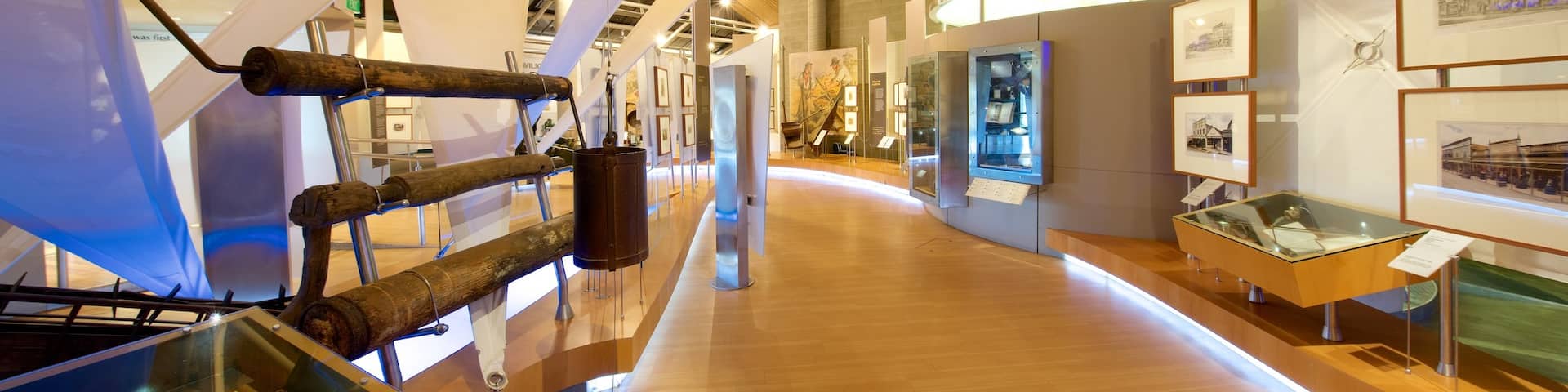 Gold Museum featuring interior views