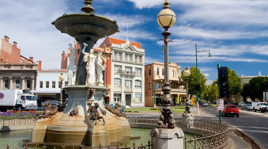 Bendigo showing a fountain and street scenes