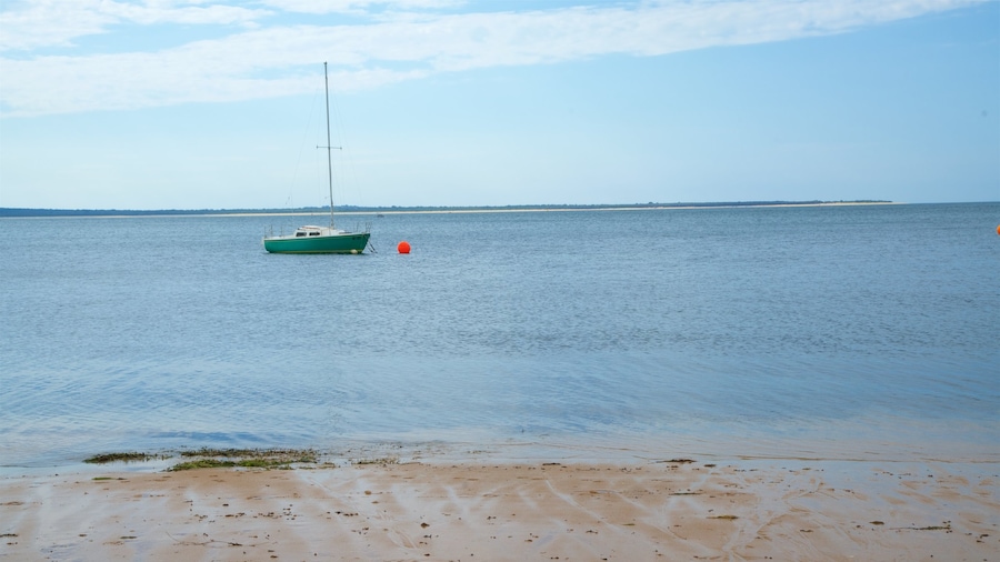Cowes which includes boating and a sandy beach