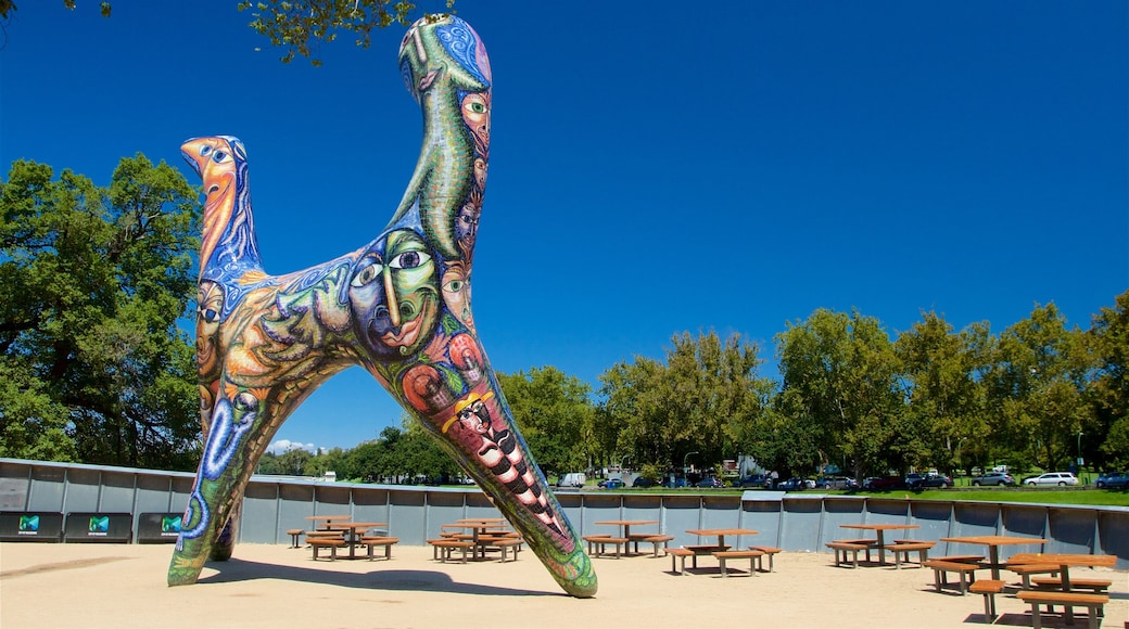 Birrarung Marr Park showing outdoor art