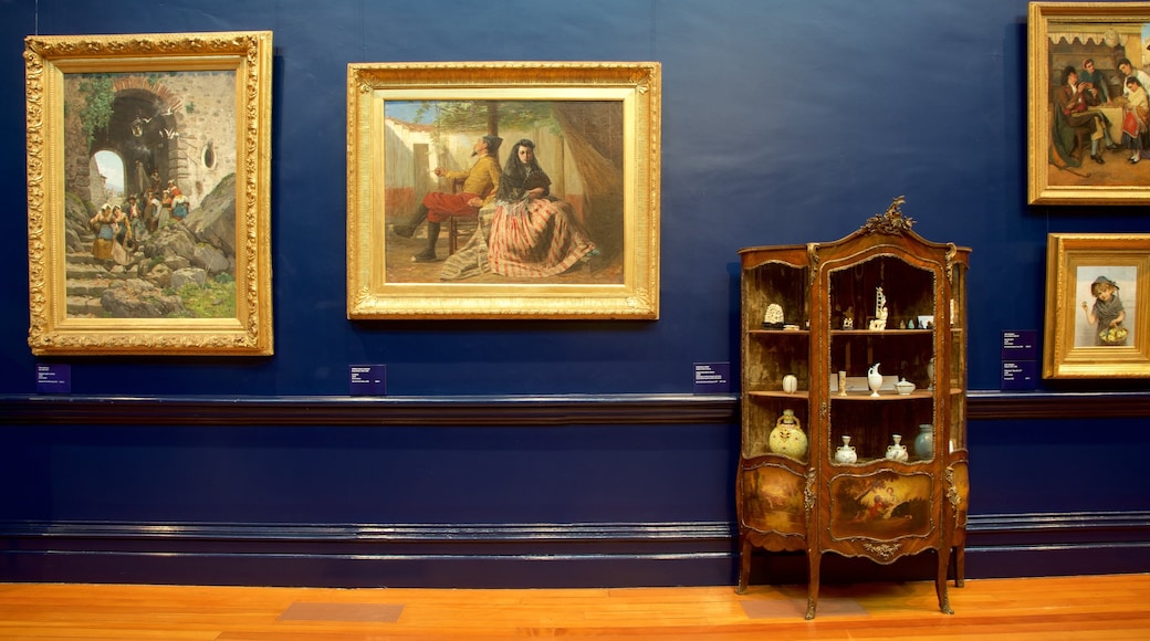 Bendigo Art Gallery showing interior views