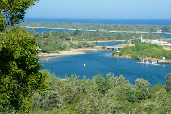 Lakes Entrance Lookout which includes a bay or harbour