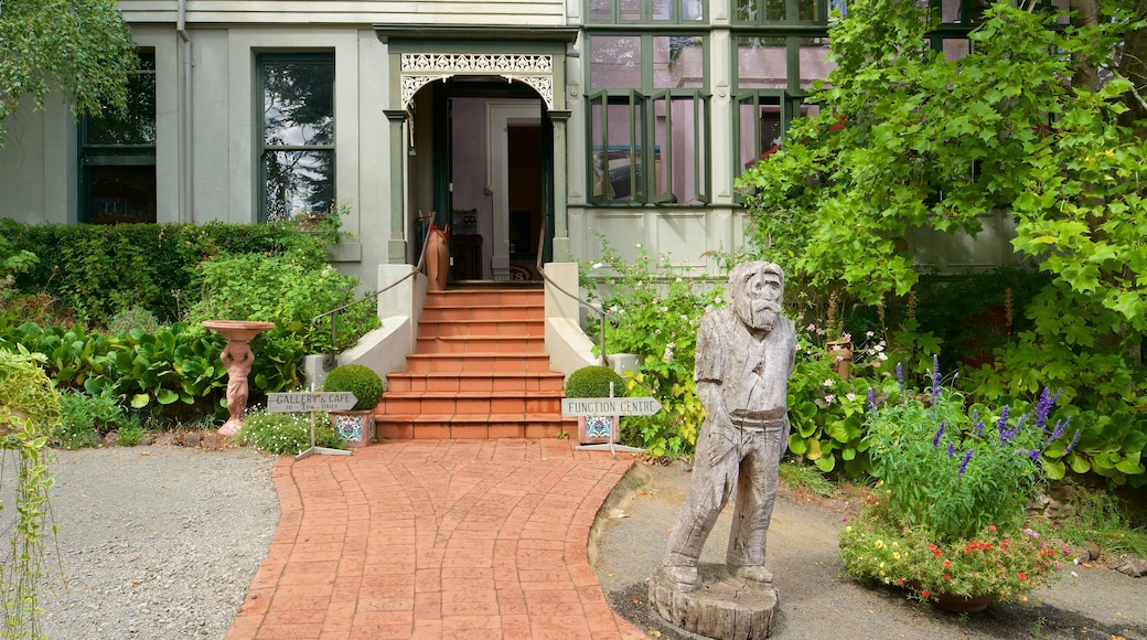 Daylesford featuring heritage architecture and a statue or sculpture