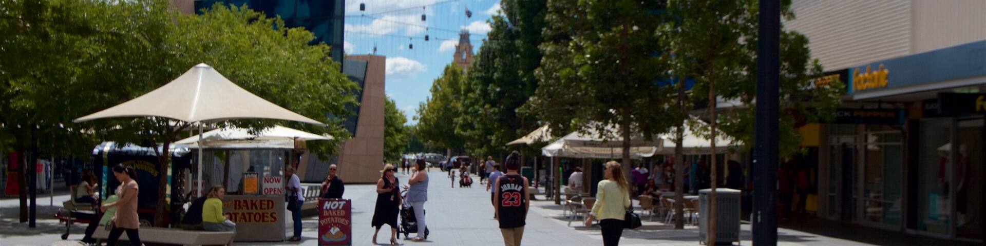 Bendigo featuring a square or plaza as well as a small group of people